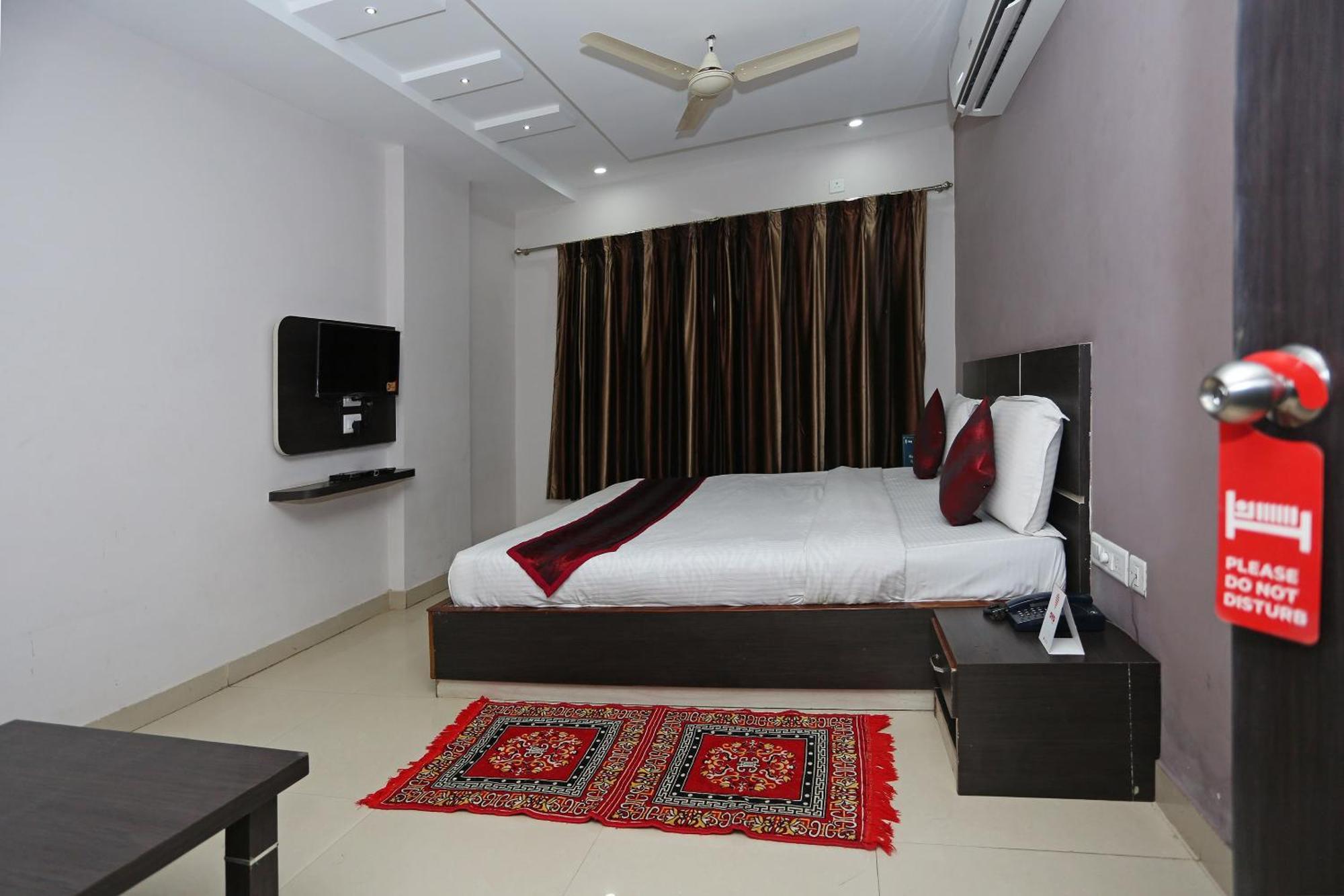 OYO 6076 Subudhi's Inn Puri Bagian luar foto